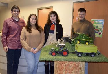 De gauche à droite : Gaëtan Laval, Manon Rousselière, Manon Durand et Loïc Arnaud.