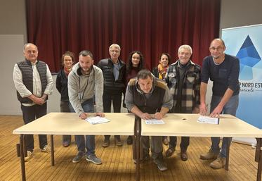 Le SIAEP Nord Est Charente est engagé dans une stratégie foncière avec des agriculteurs d'Aunac-sur-Charente.