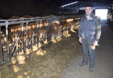 Laurent Sellier se partage entre son exploitation et la mairie : un emploi du temps dense que déplore parfois son épouse Isabelle.