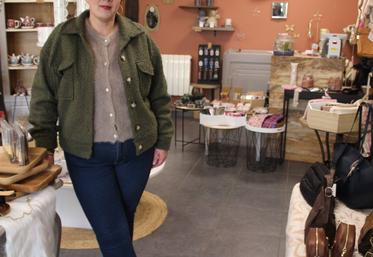 Aurore Dupont-Beauverie a ouvert sa boutique "la boîte secrète" sur la place de Rouillé en mai 2025.