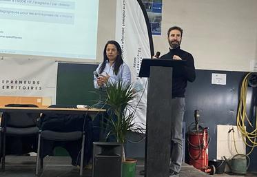 Khadija Zeghloul, de l'Anefa, et Mickaël Guérin, d'Ocapiat, sont venus présenter les dispositifs de formation.