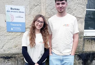 Faustine Lot et Fabien Jaguenaud veulent développer la visibilité de l'association afin d'y attirer un maximum d'anciens élèves du lycée Desclaude.