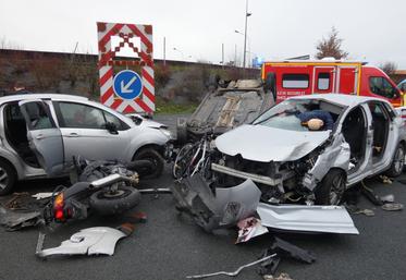 Au sein du village de la Sécurité routière sur l'aire de covoiturage de Sainte-Soulle, une reconstitution d'accident permettait de prendre conscience de la violence des chocs routiers. 130 infractions ont été relevées lors des contrôles effectués le 4 février.