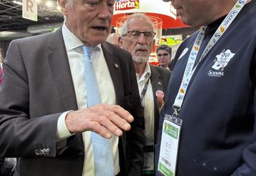 Le président de Nouvelle-Aquitaine Alain Rousset a échangé avec de nombreux représentants de la filière agricole.