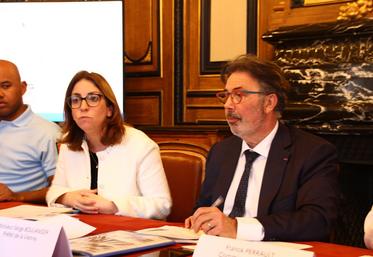 Concernant les stupéfiants, "on va se concentrer sur les trafiquants mais aussi sur les utilisateurs", indiquent la procureure et le préfet.