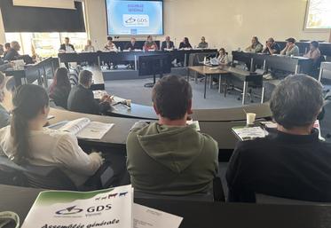 "Les introductions d'animaux dans les cheptels sont toujours à surveiller de près", prévient le président du GDS, Pascal Robichon.