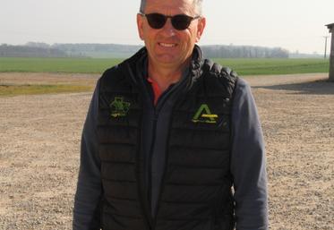 Jérôme Surault sera au forum de Vouillé pour recruter pour la castration du maïs sur les 40 hectares de l'exploitation de Villiers. Son fils Dorian sera au forum de Neuville-de-Poitou.