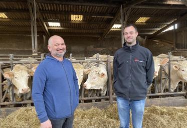 Guillaume Soullard et Thomas Pipet, associés du Gaec Corbin.