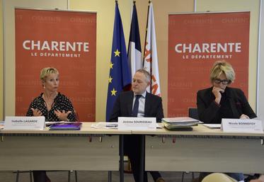 Isabelle Lagarde, Jérôme Sourisseau et Nicole Bonnefoy ont présenté le dispositif d'accompagnement des bénéficiaires du RSA.