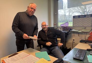 Frank Olivier, vice-président de la Chambre d'agriculture de la Charente et Stéphane Bireau, responsable des études bâtiments.
