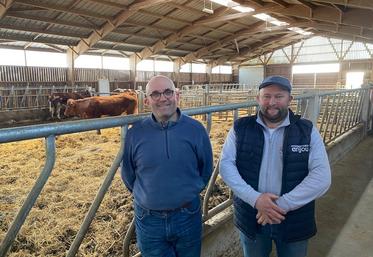 Hervé Bernier, gestionnaire de la ferme des Sicaudières et Mathieu Chauvé, président de l'association Rouge des prés 49.