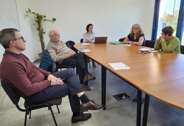 La ruche d'art du Poitou a été présentée à l'espace de coworking de Vouillé, lors d'une rencontre "créativité et territoires", destinée à faire le lien entre des acteurs du territoire.