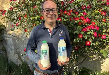 Depuis quelques mois, le Manslois propose du lait pasteurisé de chèvre et de vache en bouteille d'un litre.
