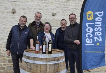 Francis You, Thierry Dudognon, Hélène Dupont, Jean-François Guionnet et Kévin Faudry préparent le lancement de la marketplace.