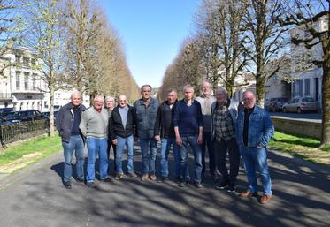 La joyeuse équipe de la commission bovins de la foire de Saint-Maixent-l'École.