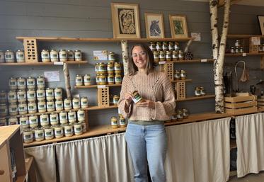 Charlotte Legrand propose de très nombreux miels, mais aussi des produits transformés.
