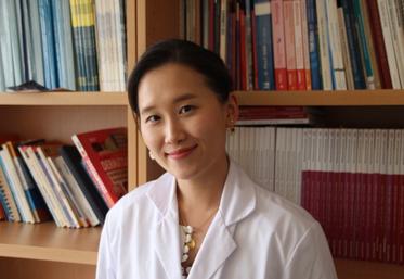 La docteure Da-Hee Pitaud en dermatologie au CHU de Poitiers est à l'initiative de cette journée de dépistage des cancers de la peau pour toutes les personnes des métiers de l'agriculture.