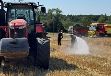 Démonstration d'intervention sur un feu de culture, le 17 juin 2026 sur l'exploitation de Mickaël Viaud, à La Couronne.