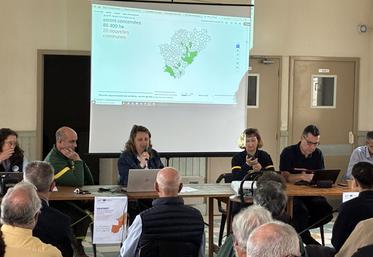 Plusieurs services étaient mobilisés ce jeudi 4 juin à Combiers pour informer élus et propriétaires forestiers.