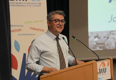 "Je suis heureux de poursuivre cette mission essentielle au service de notre démocratie locale" a dit Jérôme Neveux, réélu président de l'AMF 86.