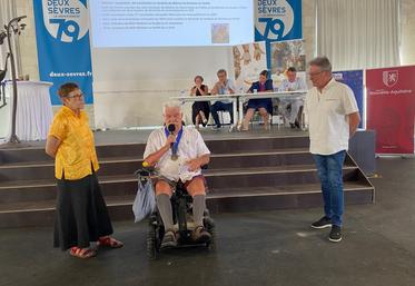 Martine Lacroix, ancienne animatrice de la Route du Chabichou, Paul Georgelet, ancien président du syndicat du Mothais sur feuille et Jean-Pierre Charles, ancien producteur transformateur (Le Villageois).