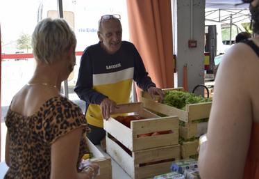 L'épicerie solidaire et sociale itinérante EIDER organise des distributions une semaine sur deux dans 5 lieux différents du Ruffécois (Verteuil, Saint-Amant-de-Boixe, Villefagnan, Mansle et Aigre). Les produits sont vendus 10 % du prix du marché.