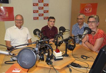 De gauche à droite : Nicolas Boussuge, président de RCF Charente ; Raphaël Gamache, chargé de mission ; Denis Charbonnier et Érica Walter, journalistes.