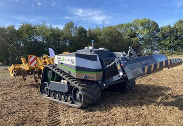 Le robot AgXeed peut rester en toute automonie dans la parcelle. On peut le superviser à distance. 