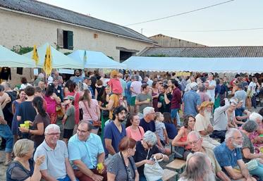 Adhérents de la Confédération Paysanne 86 et sympathisants se sont retrouvés à la Ferme de la Fayauderie.