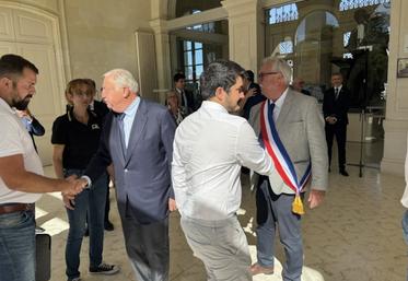 Pendant une entrevue d'à peine une heure avec le président du Sénat, les agriculteurs ont tiré la sonnette d'alarme sur le manque de fourrage et la pression fiscale subies par les exploitations.