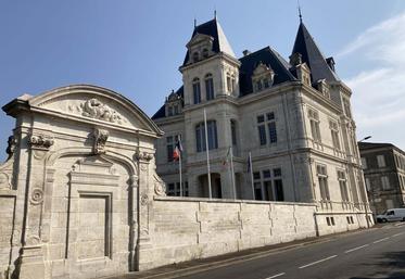 Le siège de la maison de cognac Bisquit & Dubouché au 58, de la rue Maréchal Leclerc à Cognac.