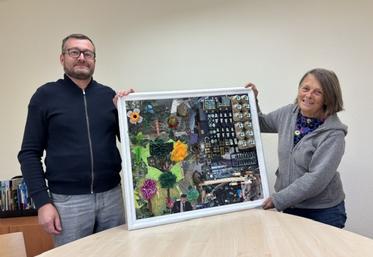 Maryse Desmet et Olivier Couradeau rappellent que cette exposition se déroulera dans la plus petite commune de la Vienne, Lauthiers.