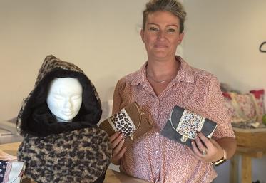 Amandine Demartelaere prépare actuellement les créations qu'elle présentera au salon Made in France, en novembre.