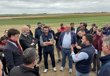 Face au Préfet et aux députés, les agriculteurs ont tiré la sonnette d'alarme et rappelé les impasses techniques et budgétaires.