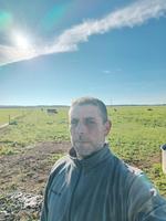 Alexis Maye compte sur l'irrigation pour sécuriser le pâturage de son troupeau. Il arrose 30 ha (sur 70) de prairies.