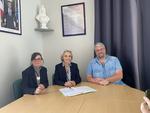 Magali Migaud (DSNE), Maryline Gelée (maire de Pas-de-Jeu) et Nicolas Cotrel (DSNE).