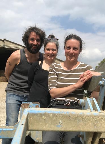 Marion Joubert, Anne-Cécile Tricoche et Sylvain Yon, dans l’Indre et Loire, 130 chèvres, EARL ferme de la Rabinière