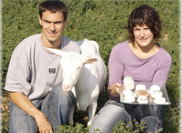 <em class="placeholder">Lionel Mossière et Florence Coureau, éleveurs de chèvres et producteurs de fromages bio dans la Drôme</em>