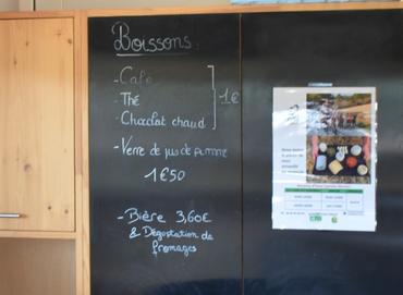 <em class="placeholder">Ardoise dans une chèvrerie avec vente d'alcool </em>