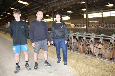 <em class="placeholder">Jérôme et Sandrine Bodin (ici avec leur fils Clément) : « Nos résultats techniques et économiques se sont améliorés, sans plus de contraintes car tout ou presque est ...</em>