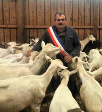 <em class="placeholder">Denis Glaizol, éleveur laitier de 170 chèvres et maire d’Empurany en Ardèche</em>