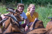 <em class="placeholder">Marion et Léo Roche, fromagers fermiers dans l’Indre, avec leurs chèvres

</em>