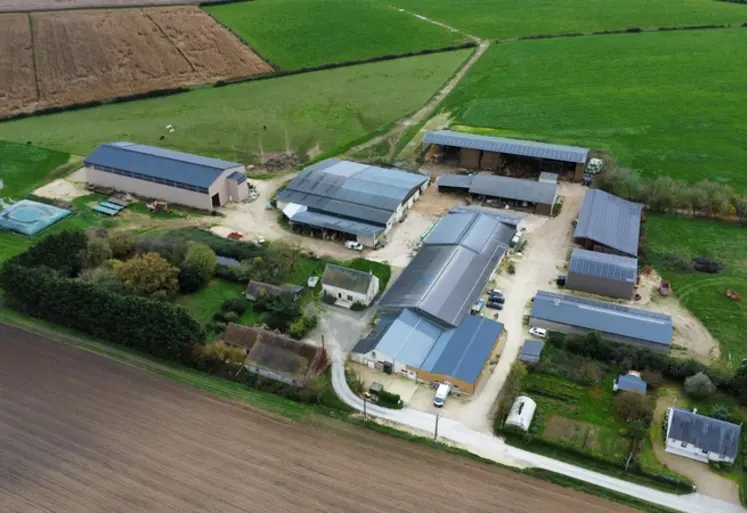 <em class="placeholder">Ferme vue du ciel</em>