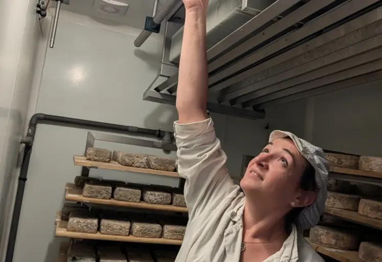 <em class="placeholder">Emmanuelle Rapaud dans le haloir</em>