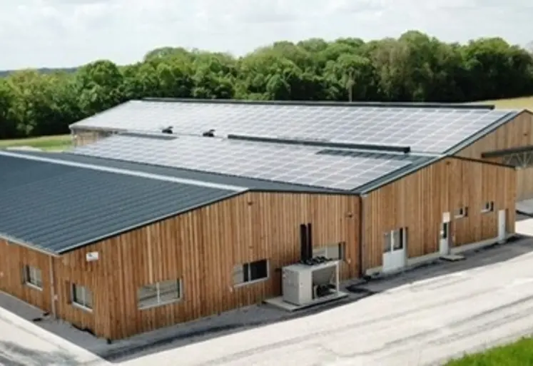 <em class="placeholder">Bâtiment en bois vu du ciel</em>