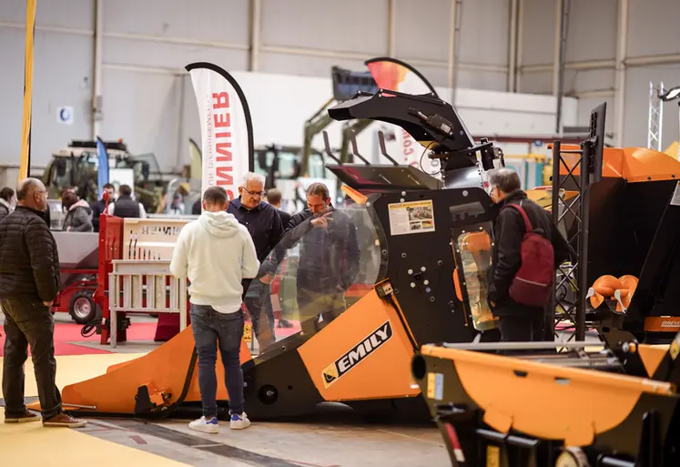 <em class="placeholder">Machines lors du salon Capr&#039;Inov de Niort</em>
