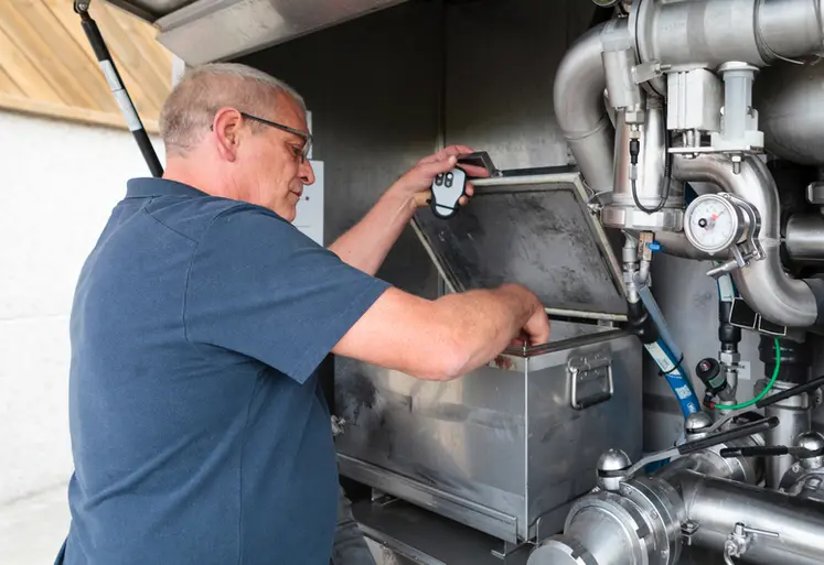 <em class="placeholder">Collecte des échantillons lors de la collecte du lait à la ferme</em>