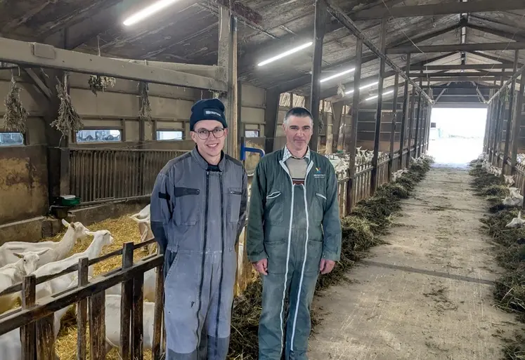 <em class="placeholder">Jean-Claude Alboussière et Joris Henry dans la chèvrerie</em>