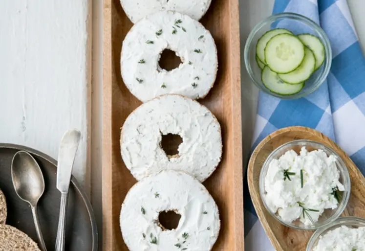 <em class="placeholder">Bagels au chèvre fouetté aux herbes</em>