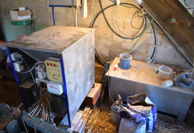 <em class="placeholder">Machine d'allaitement des chevreaux</em>